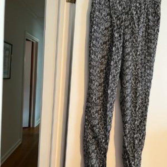 Pull on pants with elastic waist, Size XS, Excellent Condition - Picture 3 of 4